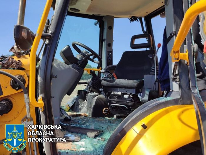 Російський дрон ударив по трактору в Харківській області