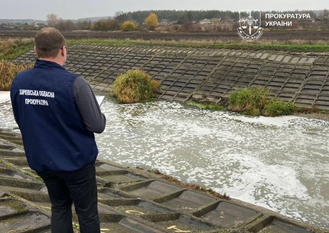 Загрязненная река