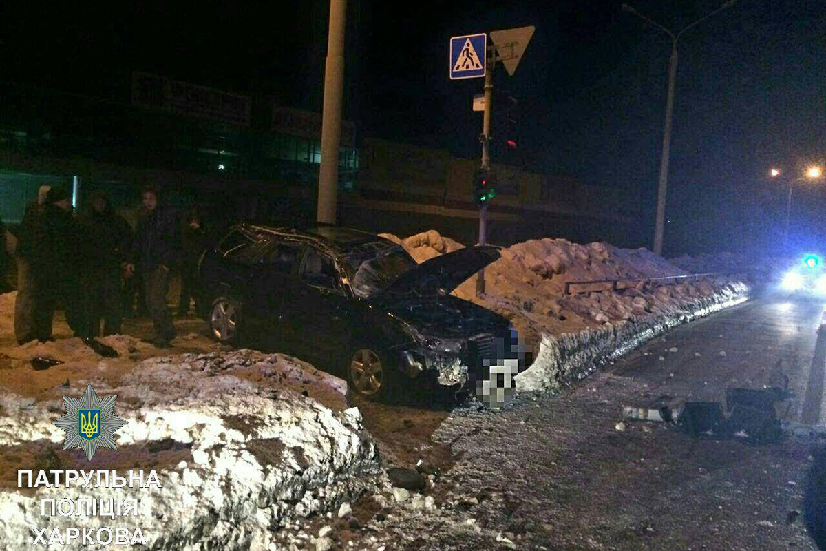 В Харькове автомойщики попали в ДТП на чужом авто (фото)