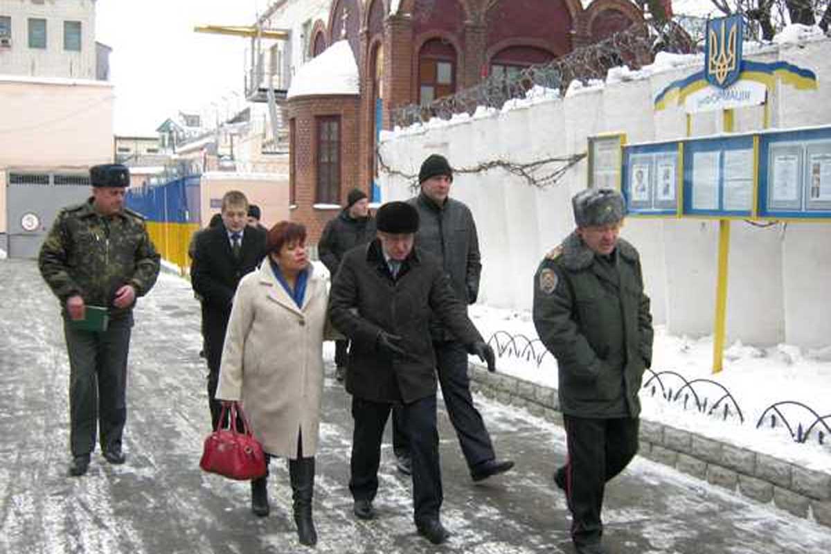 Наблюдателям ОБСЕ показали Холодногорскую колонию(фото)