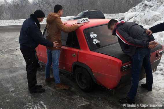 Грабители на такси нападали на женщин из пригорода (фото, видео)