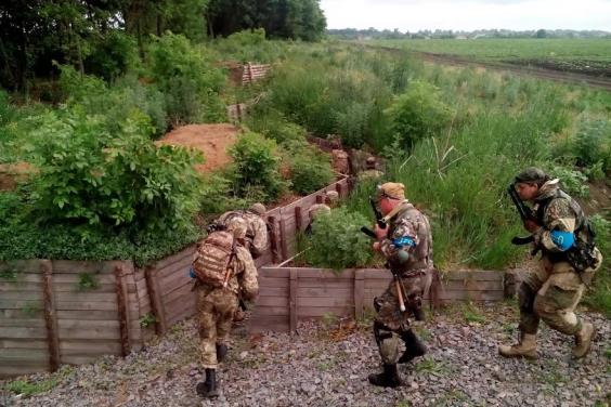 Под Харьковом - масштабные военные учения (фото)