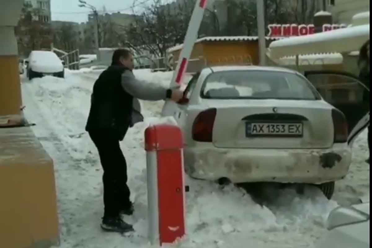 На Салтовке задержан пьяный до беспамятства водитель (видео, дополнено)