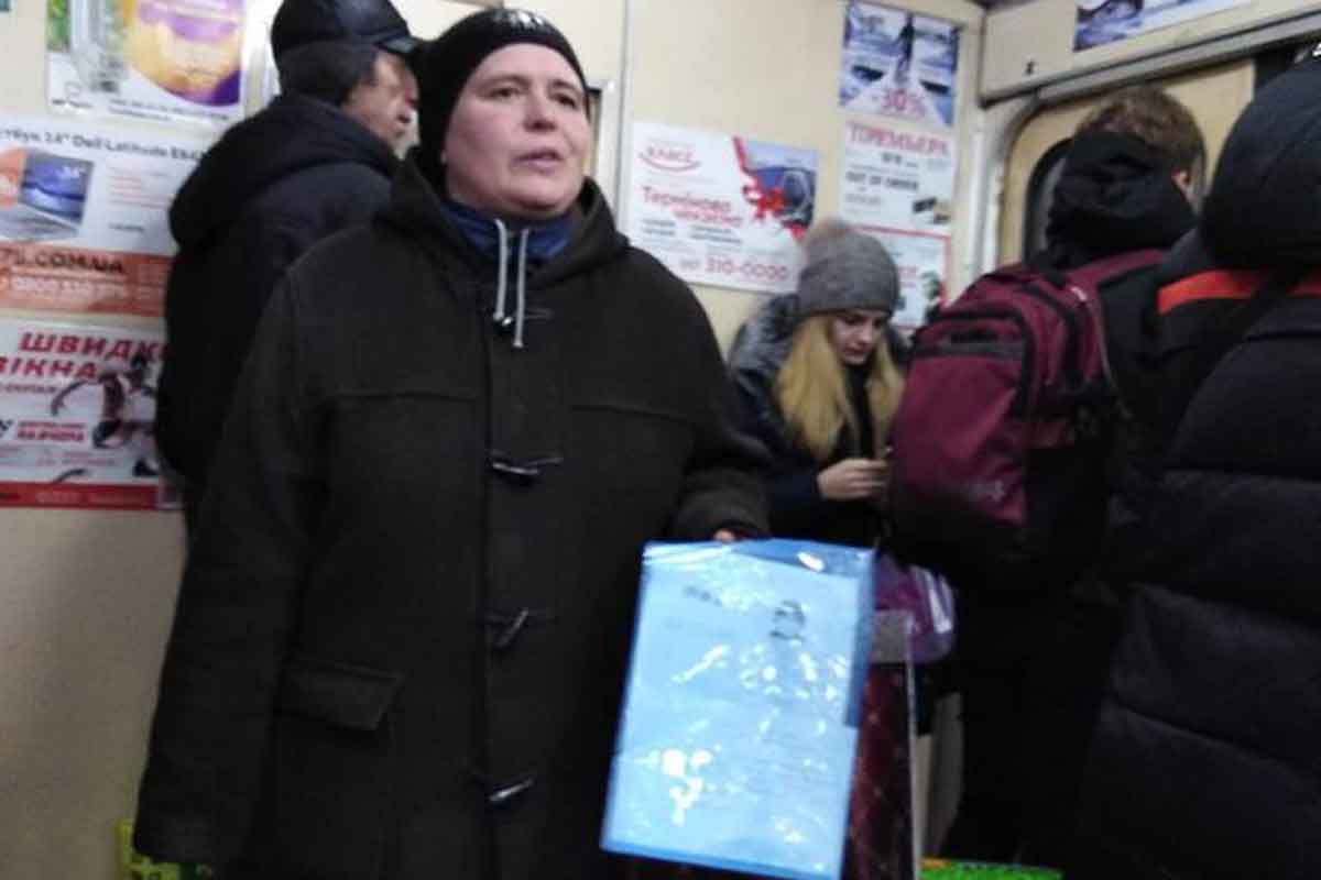 В метро побили "звезду" подземелья (видео 18+)