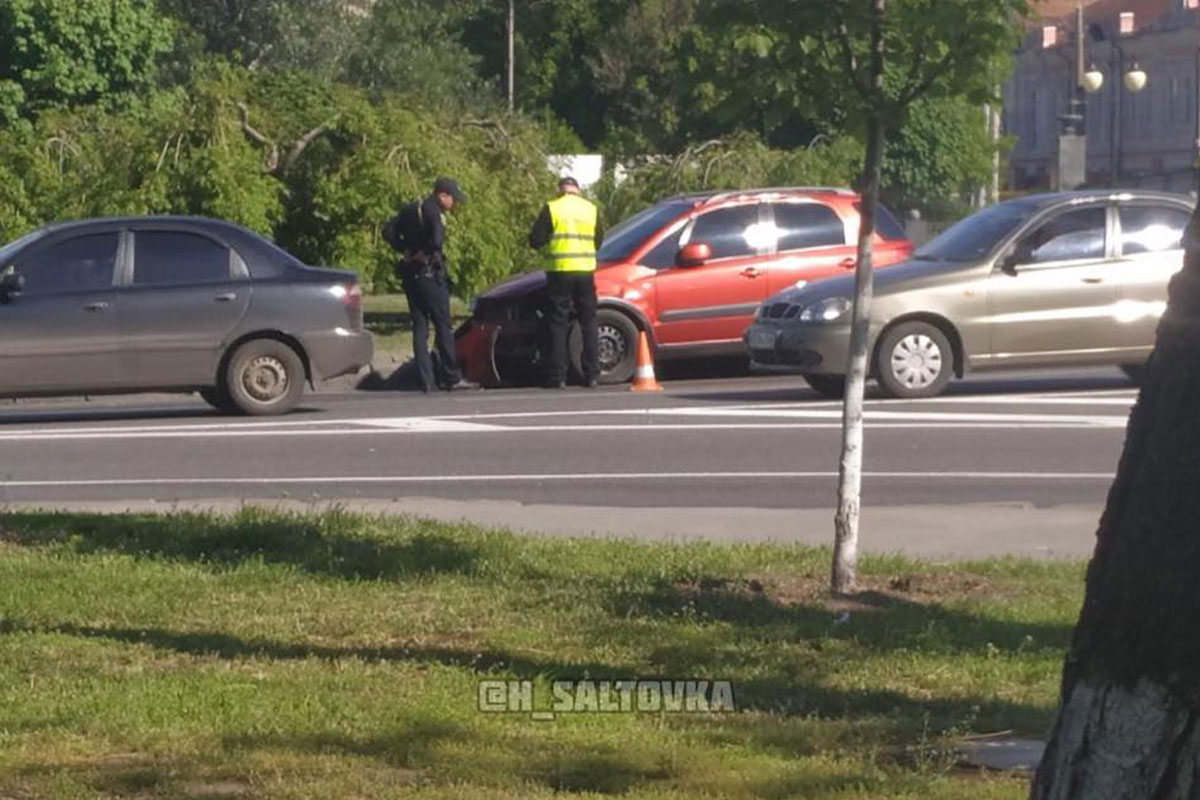 В Харькове – ДТП, движение транспорта заблокировано (фото)