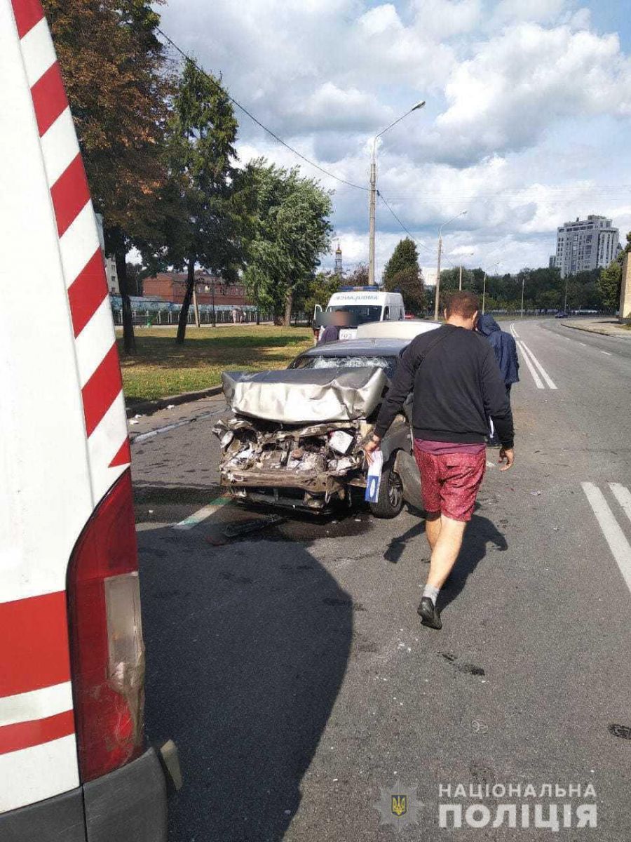 Авария в центре: пятеро пострадавших, в том числе младенец (фото)