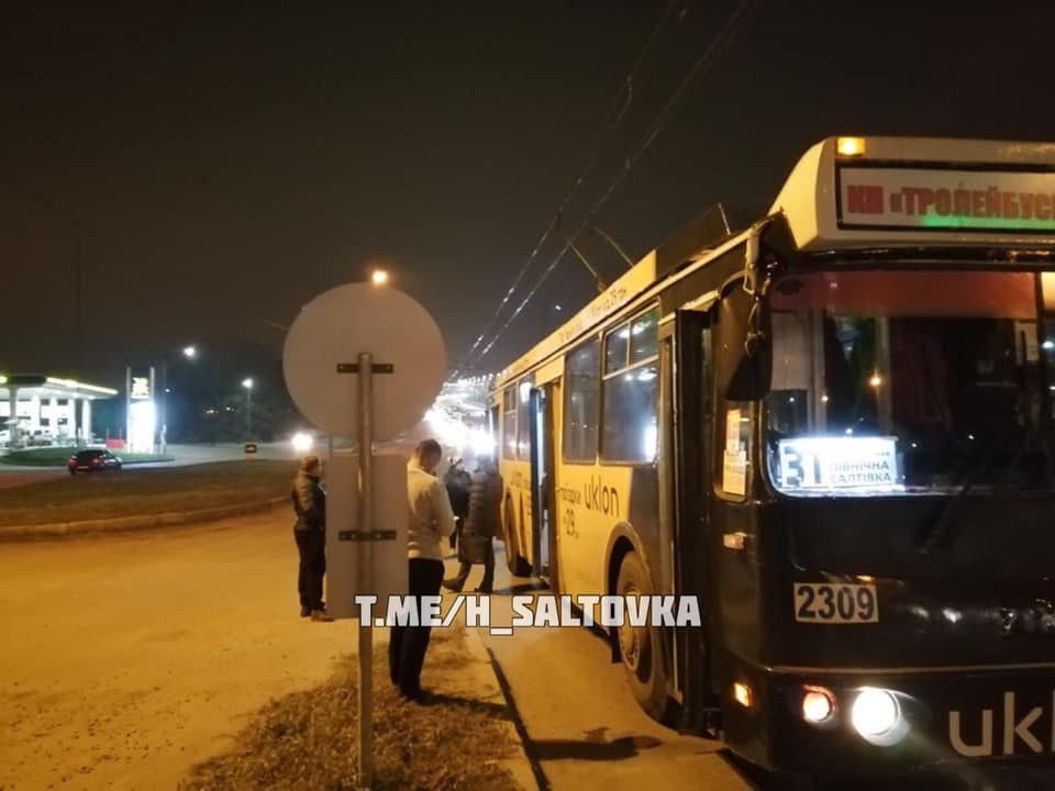 В Харькове человеку стало плохо в троллейбусе