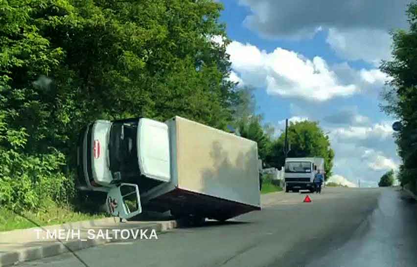 Перевернулась машина с пчелами