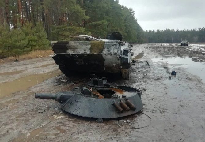 В пригороде Харькова нашли братскую могилу российских военных