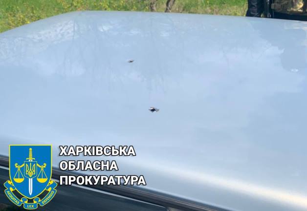 В Богодуховском районе под обстрел попала машина: есть жертвы