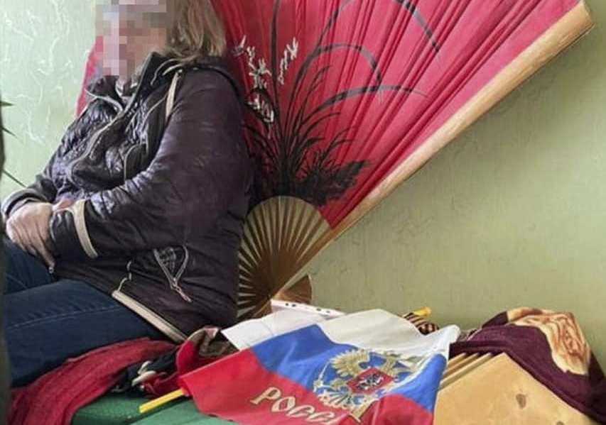 В Харькове задержали "фанатку" Путина с флагом России
