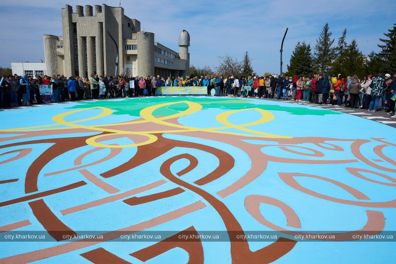 У Харкові з'явилася гігантська писанка (фото)