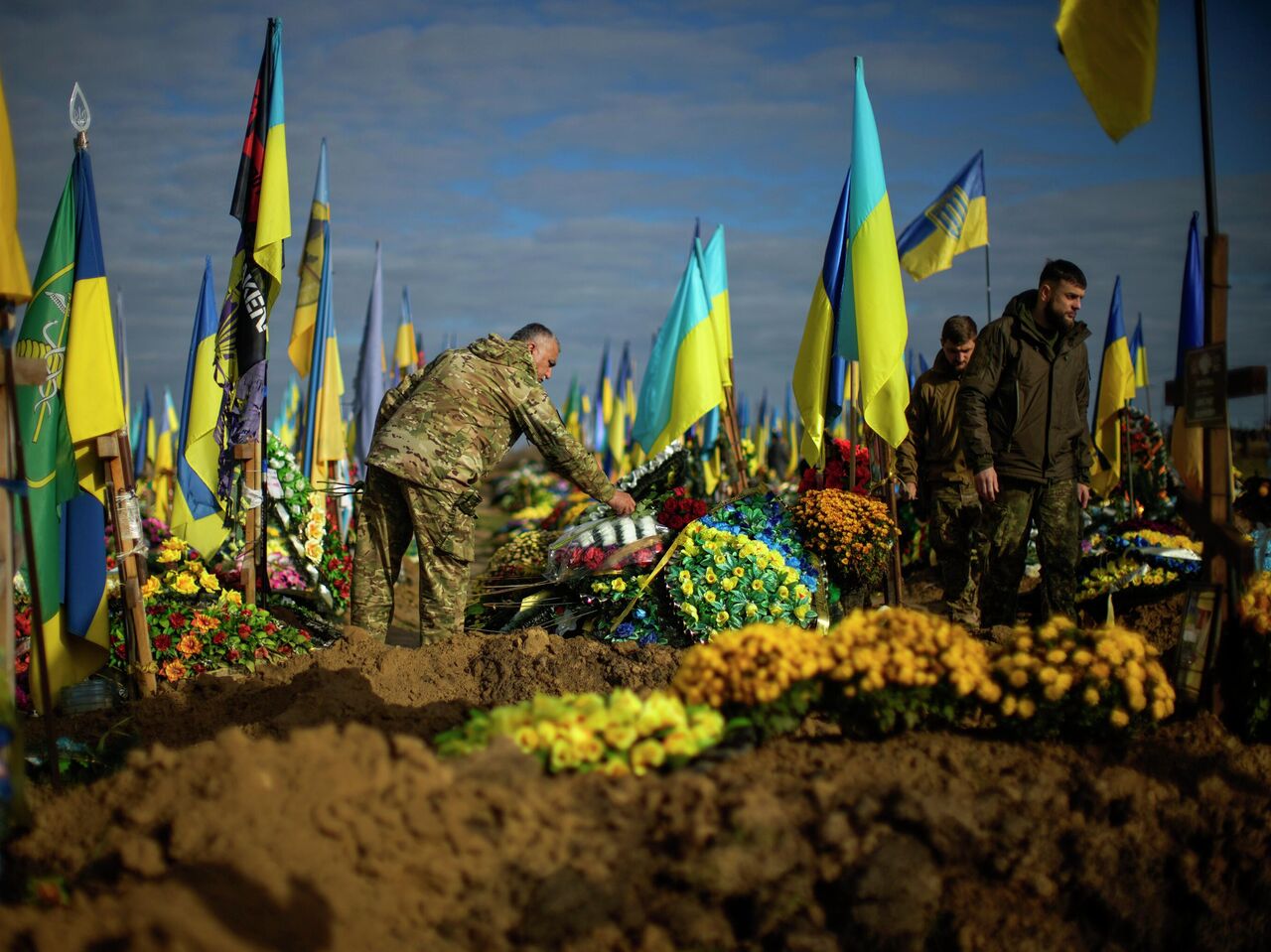 У Харківській області вандали понівечили могили загиблих солдатів ЗСУ