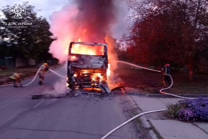 В Харьковской области сгорел пассажирский автобус (фото)