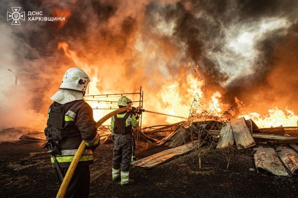 В пригороде Харькова - огромный пожар (фото, видео)