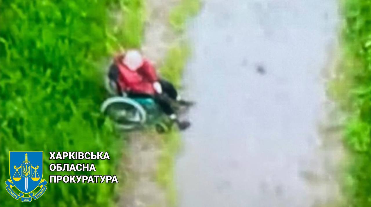 Окупанти розстріляли пенсіонерку в інвалідному візку у Вовчанську - чоловік не зміг забрати тіло дружини (відео, фото)