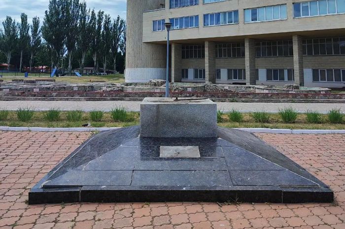 У Харкові знесли пам'ятник (фото)