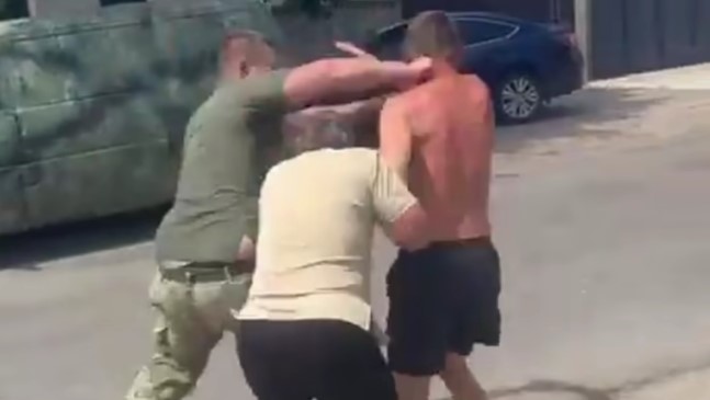 У Мережі з'явилося відео бійки між ТЦК і цивільними в передмісті Харкова: коментар військкомату