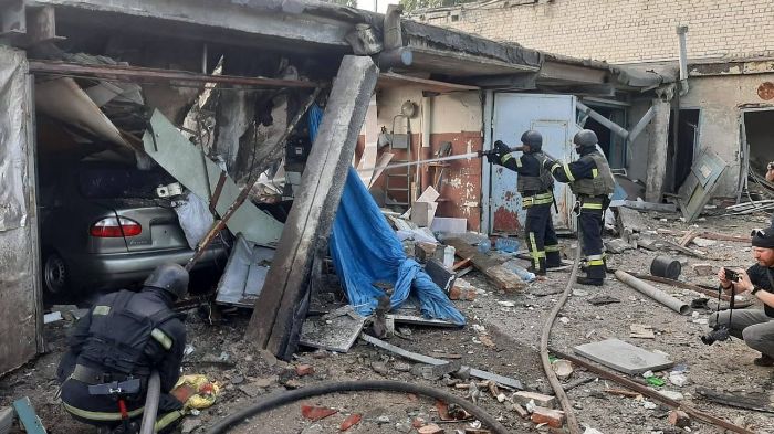 РФ скинула 4 авіабомби на Харків: пошкоджено 35 будинків, 86 гаражів і 22 машини (фото і відео з місць прильотів)