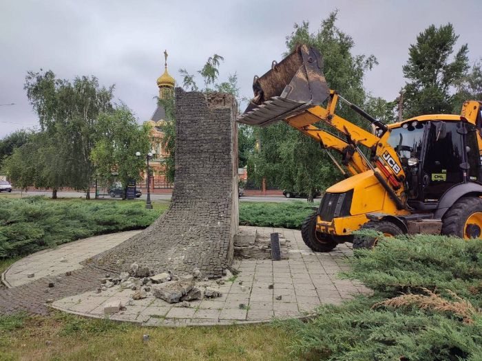 У Харкові знесли постамент пам'ятника Олександру Невському (фото)
