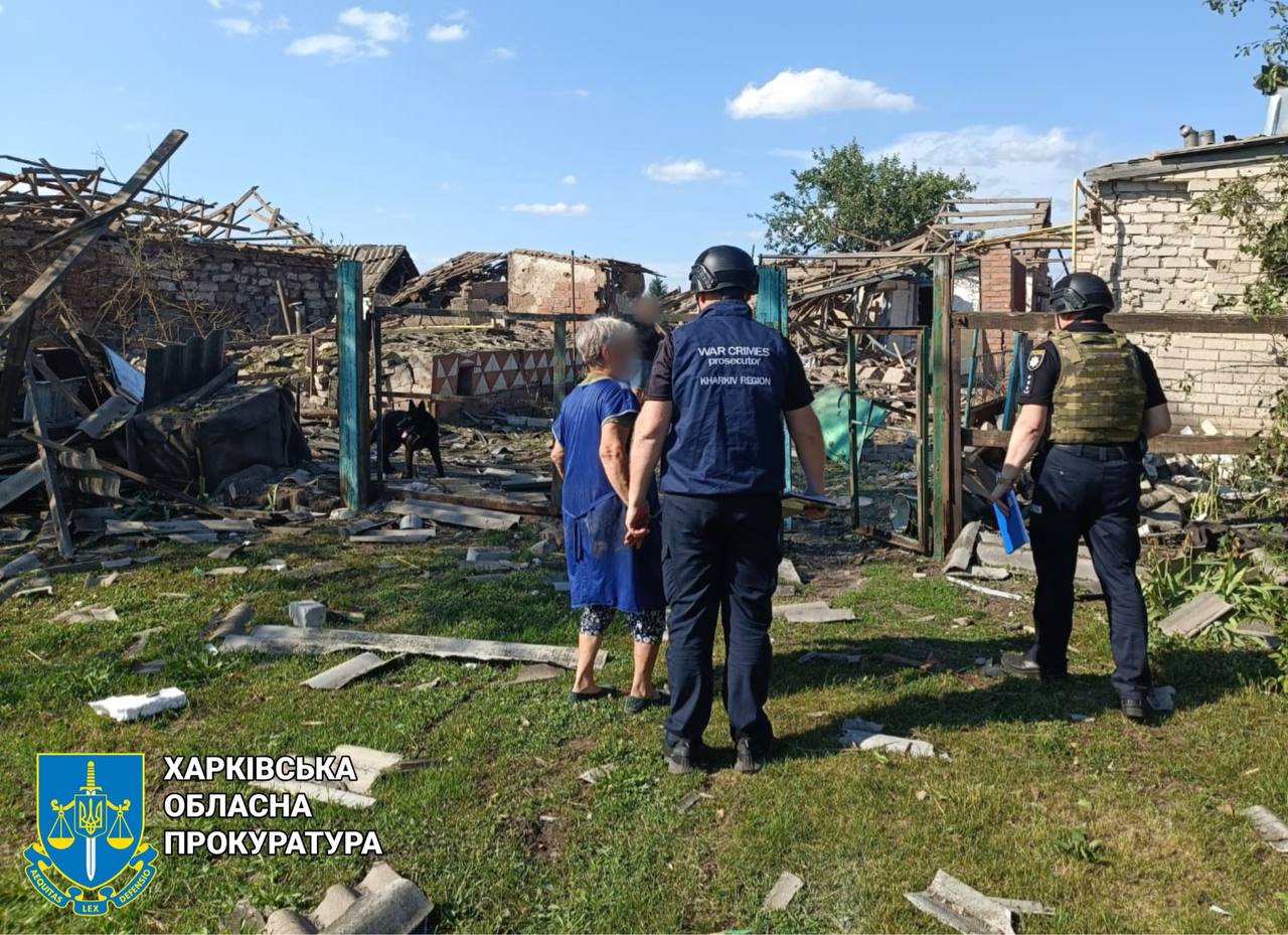 РФ сбросила авиабомбу на жилой дом в Харьковской области: под завалами оказались люди