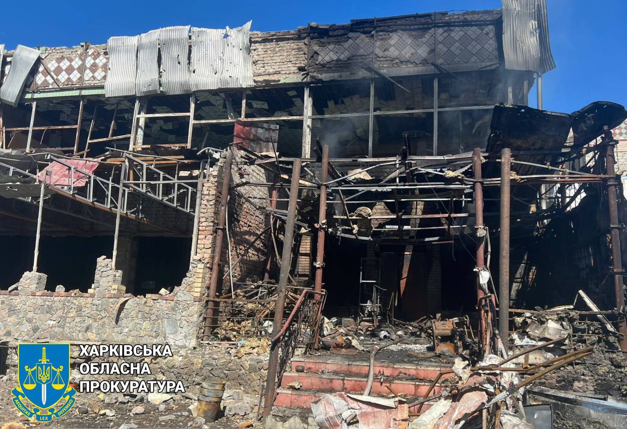РФ скинула авіабомбу на Борову: пошкоджено будинки, почалися пожежі