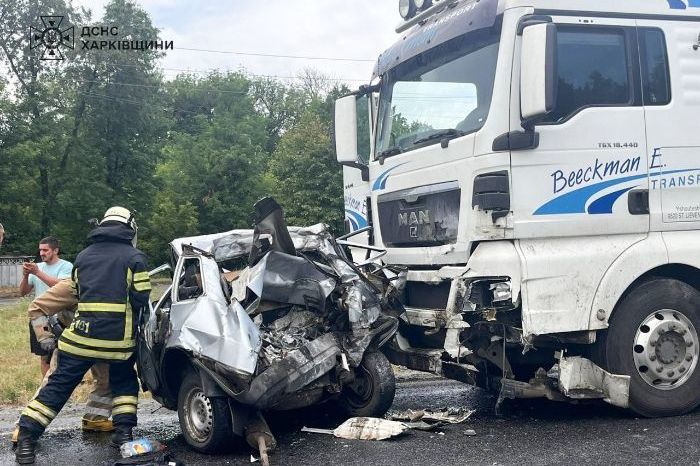 У Харківській області зіткнулися вантажівка та легковик: 3 людини загинули, 2 постраждали