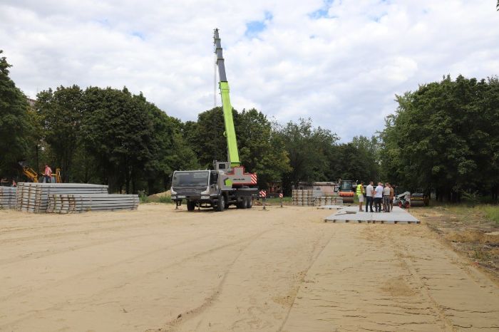 Строительство палаточного городка в Лозовой