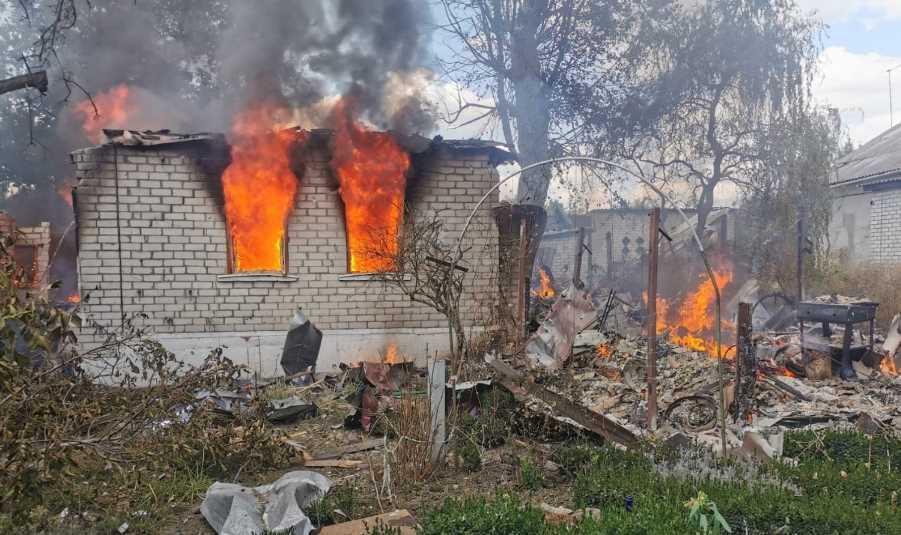 Обстріли житлових будинків, підрив автомобіля, 6 бойових зіткнень. Як минула доба в Харківській області