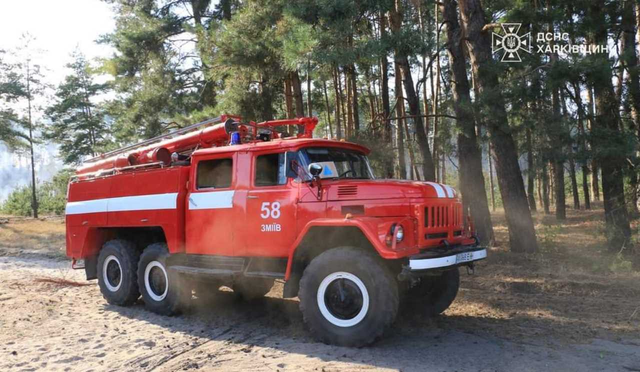 У Харківській області триває ліквідація восьми лісових пожеж