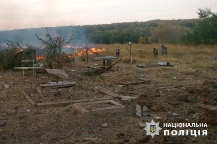 Кладбище в Циркунах, попавшее под обстрел РФ