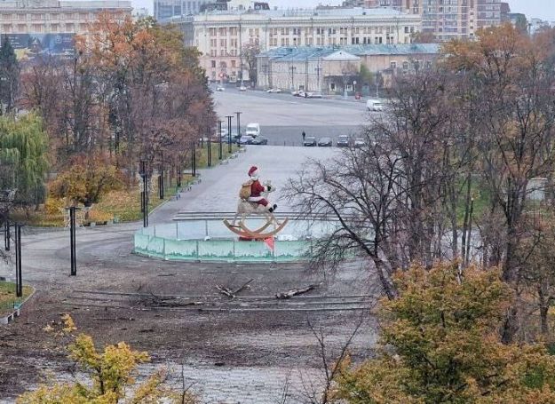 санта-клаус на площади Свободы в Харькове