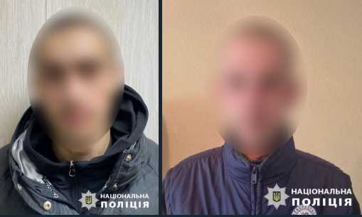 У Харкові на зупинці хлопцеві ногою зламали щелепу