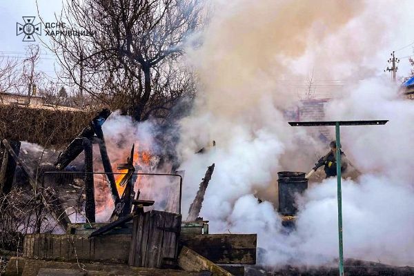 Российский беспилотник прилетел во двор: пострадали 2 человека, на месте - пожар