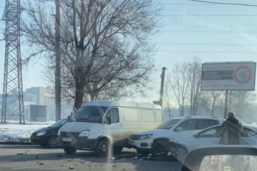 В Харькове - массовое ДТП: столкнулись 4 автомобиля (видео)