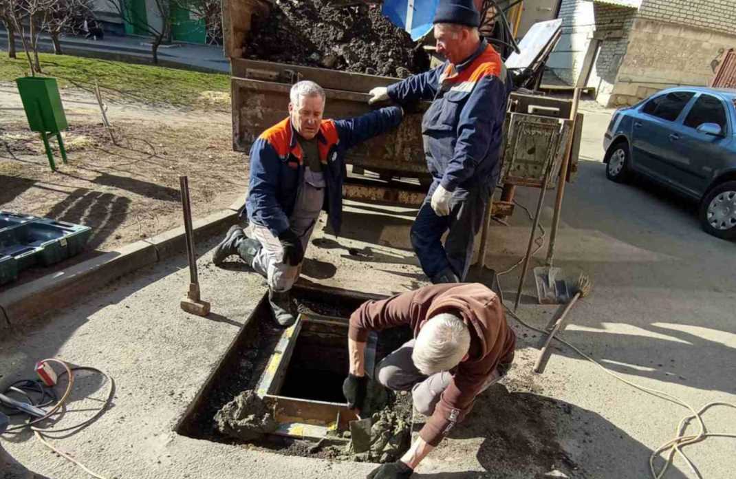 У центрі Харкова почистили зливостоки