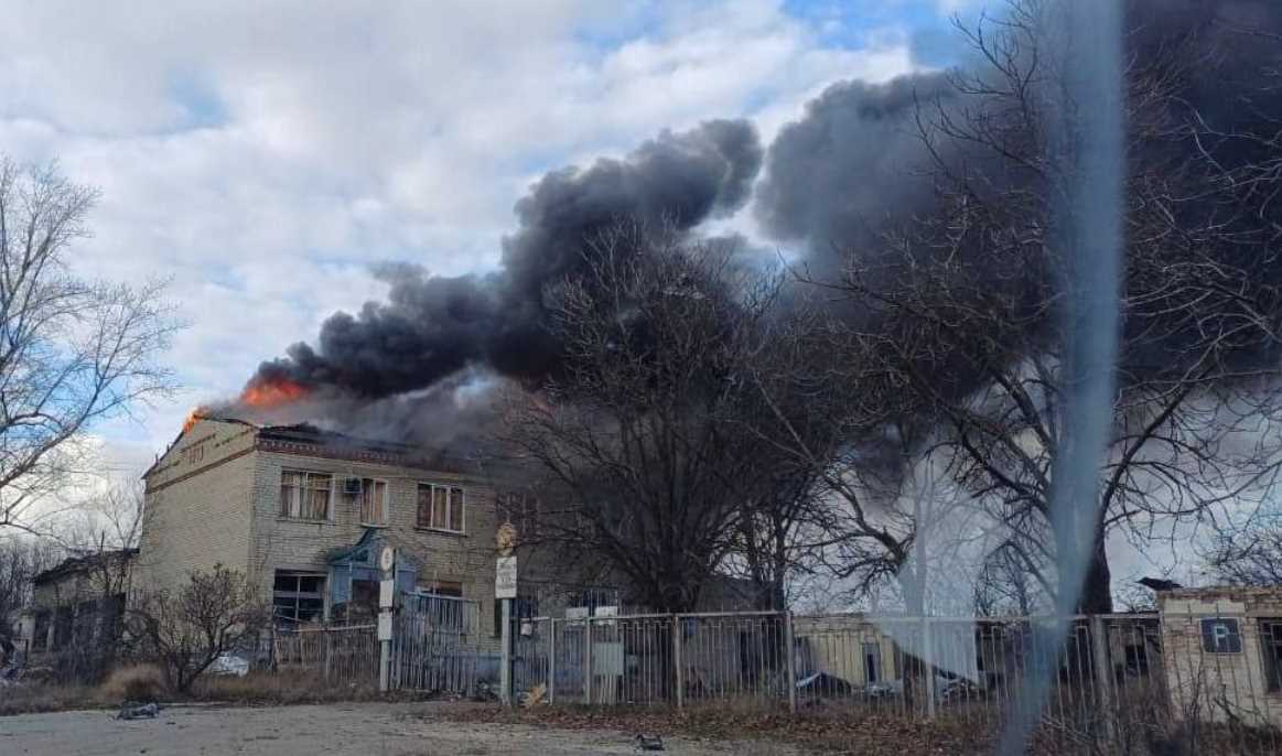 Обстріли Куп'янська тривають. Через влучання виникли пожежі