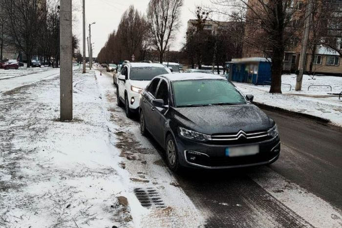 Харьковчанка на летней резине спровоцировала тройное ДТП (фото)