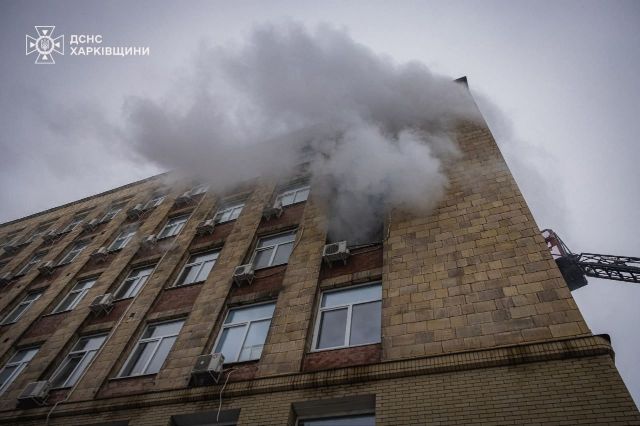 В центре Харькова - крупный пожар (фото, видео)