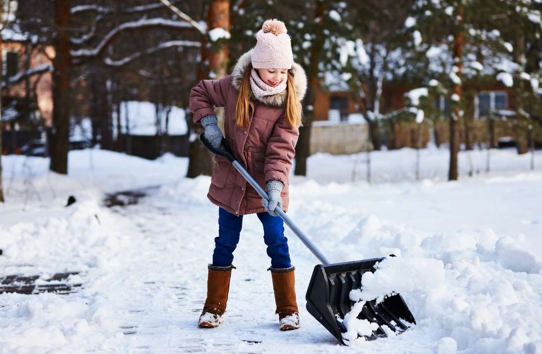 Уборка снега возле дома. Полезно знать