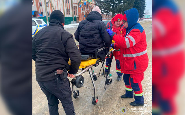 Полицейские Златополя спасли женщину с переломом ноги