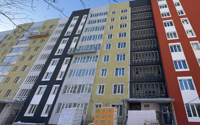 На Северной Салтовке продолжают восстанавливать разбитые многоэтажки