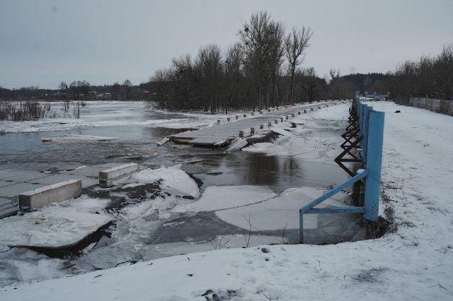 В Харьковской области вода смыла переправу: 1500 человек - отрезаны от транспорта, магазинов и аптек