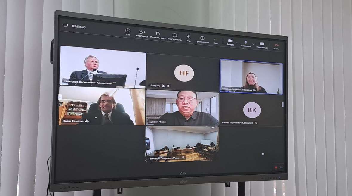 Китаец защитил в Харькове кандидатскую по философии