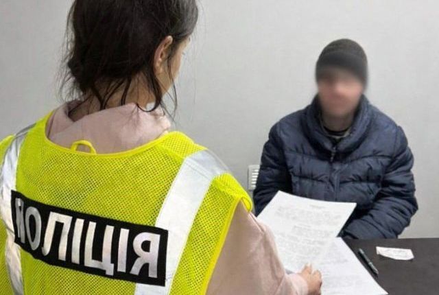 Подозреваемая и полицейская