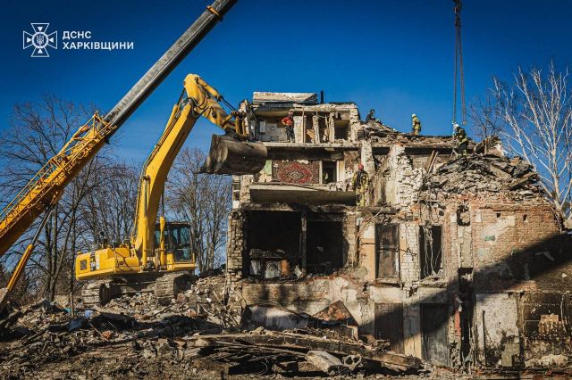 Удар ракетой по жилому дому в Харькове: судьба 4-х человек неизвестна