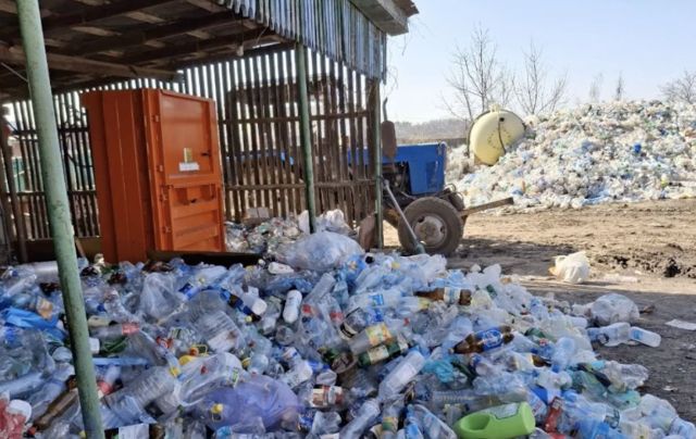 В пригороде Харькова запустили пресс для переработки пластика (видео)
