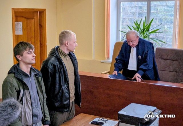 Митинг в балаклавах и отказ суда: как в Харькове рассматривали просьбу военного признать его с партнером семьёй (фото)