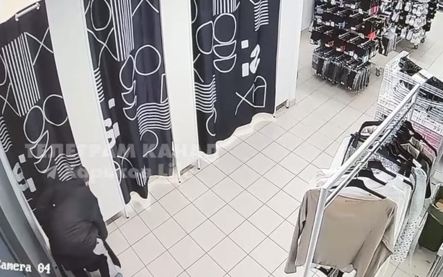 В известном магазине одежды в Харькове мужчина тайно фотографировал женщин в примерочных