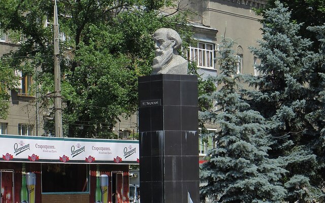 Харьковский вуз просят снести памятник Жуковскому